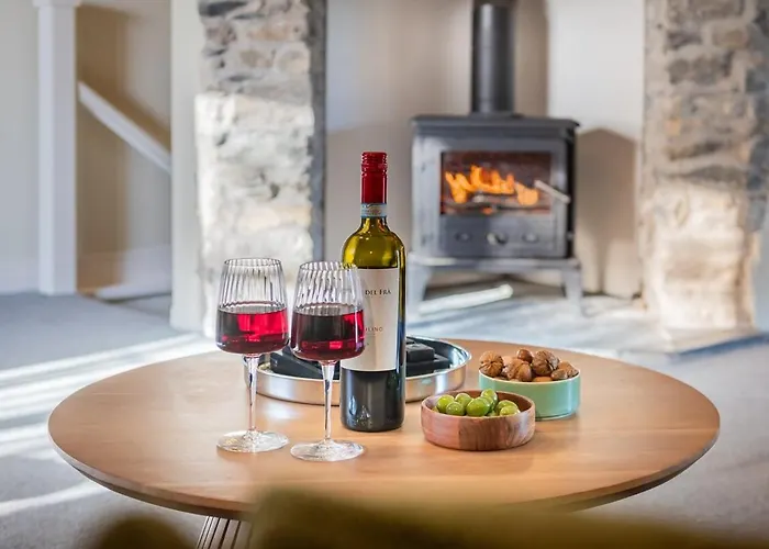 Royal Oak Barn - Cartmel, Sleeps 8 New * Cartmel